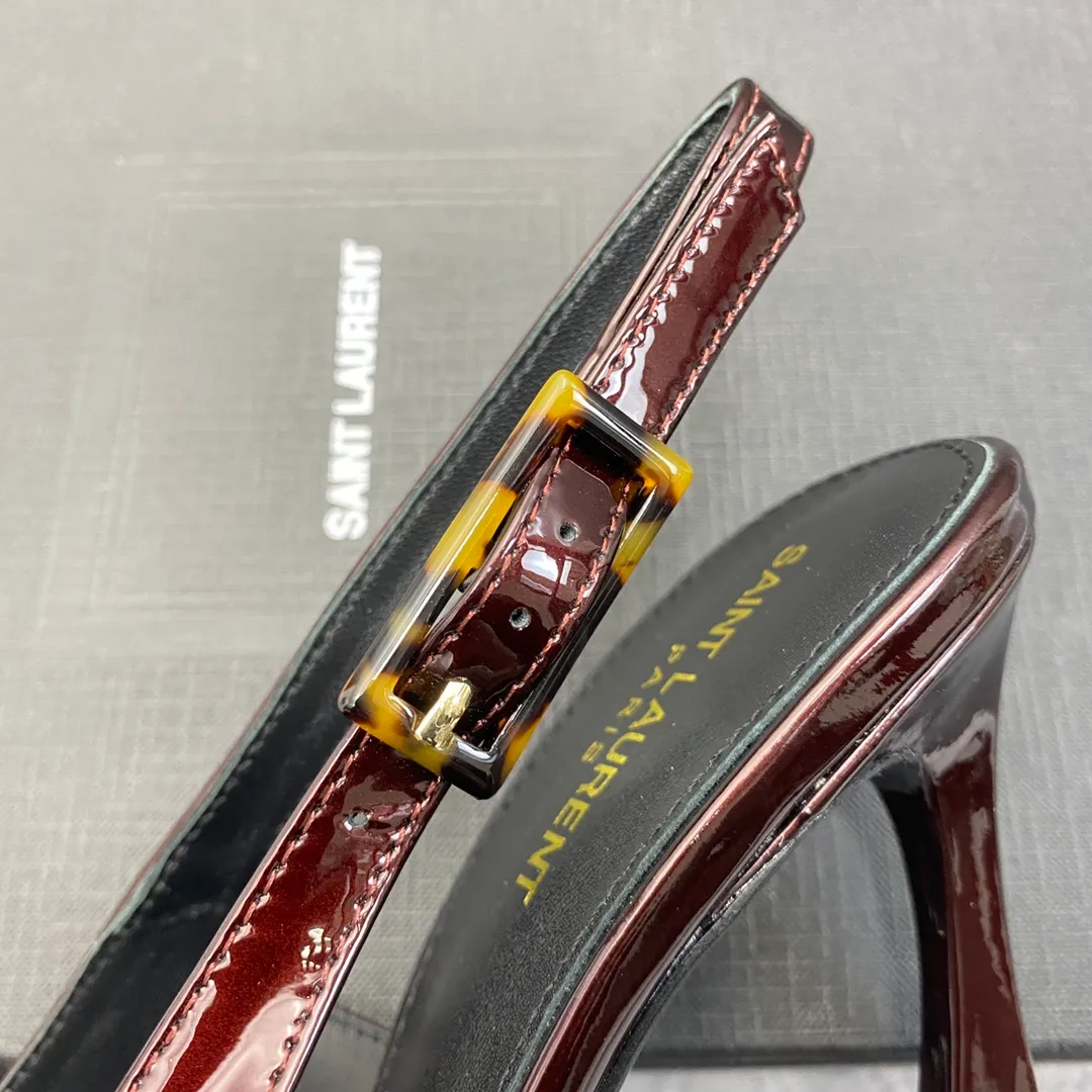 👟👟Ex-factory price 660👟👟 𝐒𝐚𝐢𝐧𝐭 𝐋𝐚𝐮𝐫𝐞𝐧𝐭# Saint Laurent 23F/W small gold bar high heels continue the past high-end and elegant ysl small gold bar heels are really good-looking! Saint Laurent square pointed toe slingback high-heeled shoes. The small gold bar heels really fully highlight the neat and minimalist annual party party. 👟👟factory price. A must-have for arty. Flash sale. So eye-catching. Upper: Customized cow patent leather. Outsole: Genuine leather outsole. Size: 35-40 (40 customized items are not returnable)